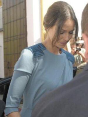 Antonio García reafirma la autoría del vestido de Eva González en la boda de la duquesa de Alba