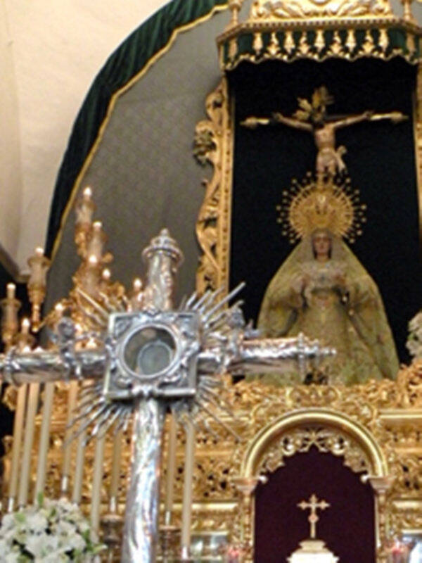Espectacular altar de cultos de Triduo en honor a María Stma. de las Angustias Coronada de Alcalá del Río‏
