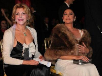 Fiesta de gala y mascaras en los Reales Alcázares de Sevilla  