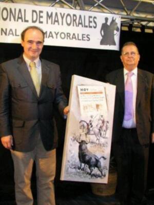 Jesulín de Ubrique, improvisado y risueño fotógrafo, homenajeado en Coria (Cáceres) por los mayorales y trabajadores del campo bravo