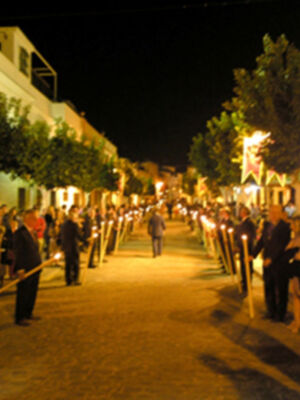 Procesión de gloria de la Virgen de la Soledad de Alcalá del Río con motivo de la imposición del Fajín de S. M. EL Rey Juan Carlos I