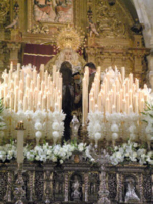 Galeria de la Solemne Función Eucarística, donde se procedió a la imposición del Fajín del Rey Juan Carlos I, a la Soledad de Alcalá del Río.