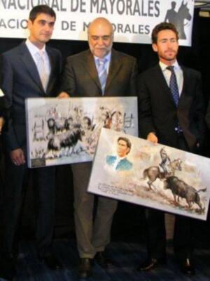 Jesulín de Ubrique, improvisado y risueño fotógrafo, homenajeado en Coria (Cáceres) por los mayorales y trabajadores del campo bravo