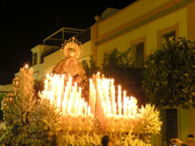 Procesión de gloria de la Virgen de la Soledad de Alcalá del Río con motivo de la imposición del Fajín de S. M. EL Rey Juan Carlos I