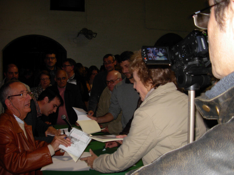 Más de 200 personas acuden a la presentación del libro Tres documentos para la historia de Chipiona