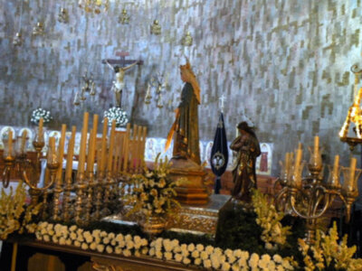 Pio XII y Begoña con la fe de la Milagrosa Sevillana.