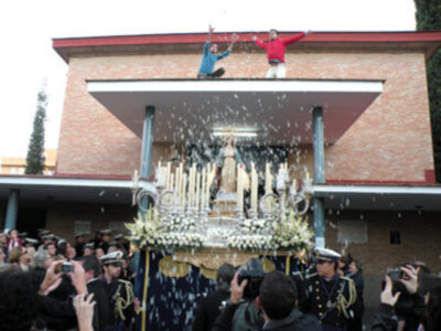 Pio XII y Begoña con la fe de la Milagrosa Sevillana.