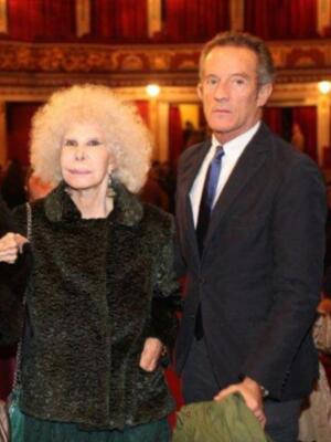 Los Duques de alba en el teatro para ver a Ana Belén