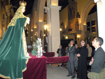  Procesión claustral de la virgen de la Esperanza de la Hermandad de Jesús Nazareno de Alcalá del Río.