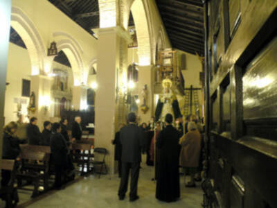  Procesión claustral de la virgen de la Esperanza de la Hermandad de Jesús Nazareno de Alcalá del Río.