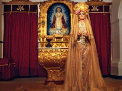 Paz Vega desata la polémica con su foto desnuda junto a una Virgen de Sevilla 