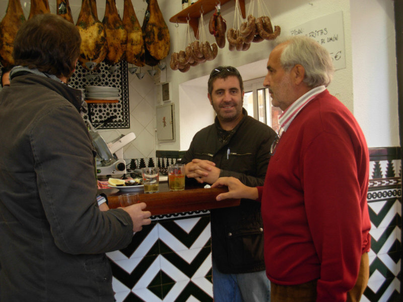 Mosto Paquito abre sus puertas en Pio XII a precios muy asequibles.-(Chipiona)