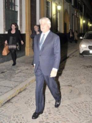 La duquesa de Alba presenta por fin sus memorias con su marido y tres de sus hijos