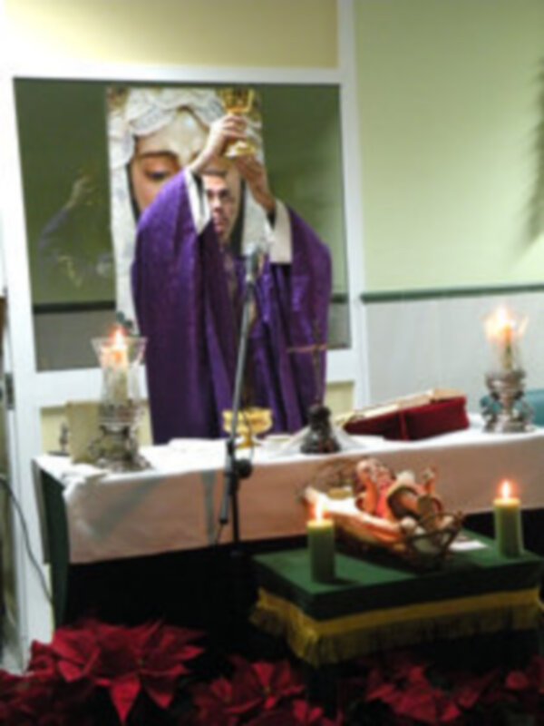 Santa Misa de Navidad, en la Residencia de Mayores, asistida, Virgen de las Angustias de Alcalá del Río.