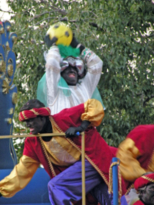 Los Reyes Magos repartieron  ilusión por el barrio de Triana.