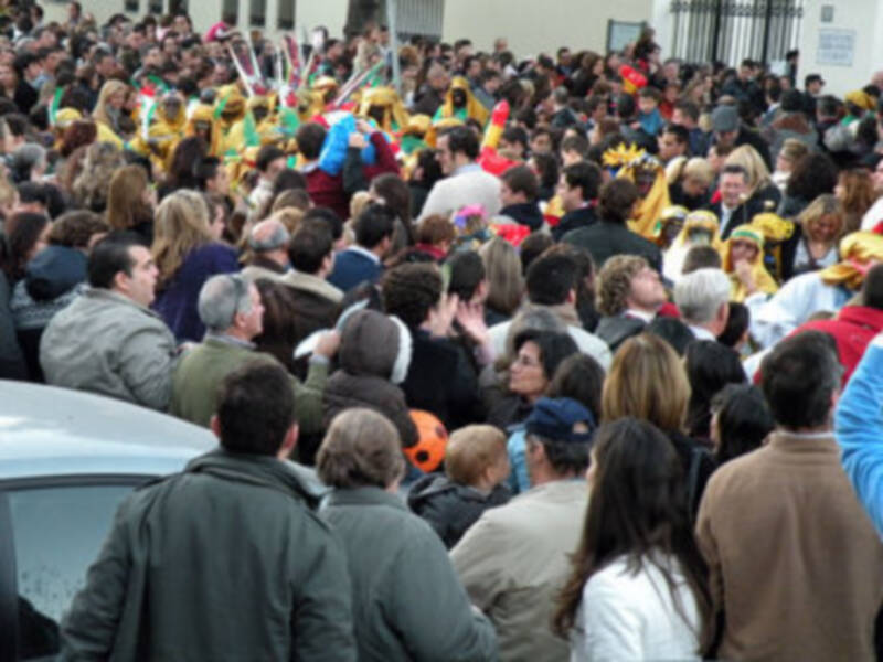 Los Reyes Magos repartieron ilusión por el barrio de Triana.