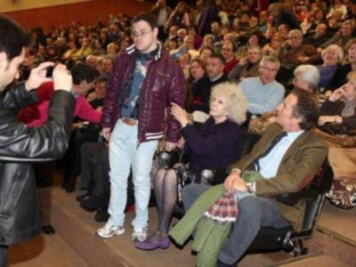La duquesa de Alba se divierte con imitación que de ella hacen los Morancos 
