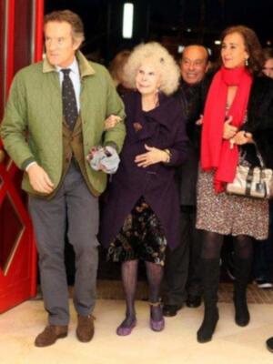 La duquesa de Alba se divierte con imitación que de ella hacen los Morancos 