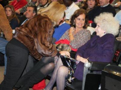 La duquesa de Alba se divierte con imitación que de ella hacen los Morancos 