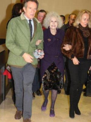 La duquesa de Alba se divierte con imitación que de ella hacen los Morancos 