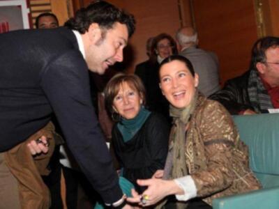  Sara Baras  recogió premio el público acompañada de su madre  