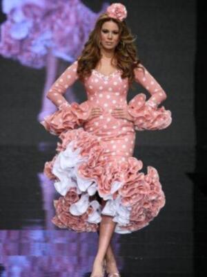 Miss España 2011 Andrea Huisgen; una catalana vestida de flamenco sexy por primera vez 