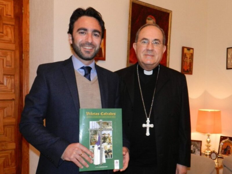 Presentado al arzobispo de Sevilla el nuevo trabajo de viñetas cofrades 