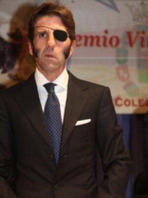 Juan José Padilla premiado ante su vuelta a los ruedos