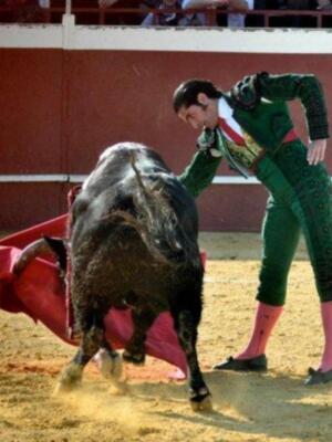 El cordobés celebra el día del padre con sus tres hijos en un festival benéfico