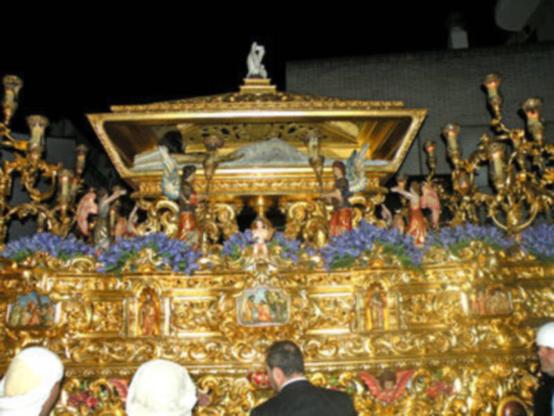 La lluvia dio una tregua en el Viernes Santo de Alcalá del Río.