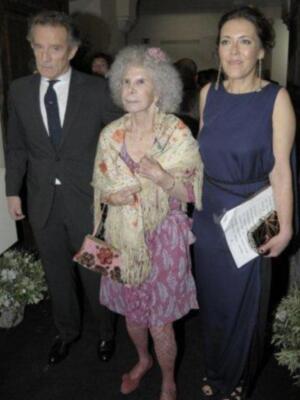 La duquesa de Alba, premio a la mejor embajadora de Sevilla en el mundo apoya a SM el rey