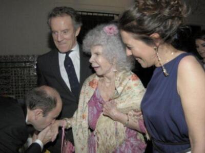 La duquesa de Alba, premio a la mejor embajadora de Sevilla en el mundo apoya a SM el rey