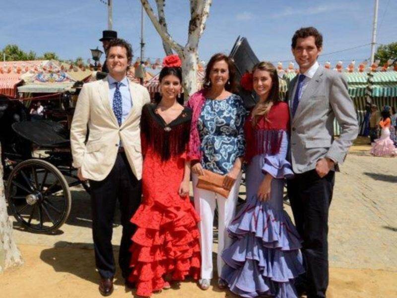 Numerosos personajes conocidos en Feria de Sevilla 2012