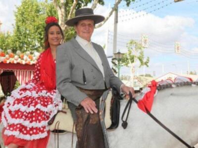 Numerosos personajes conocidos en Feria de Sevilla 2012