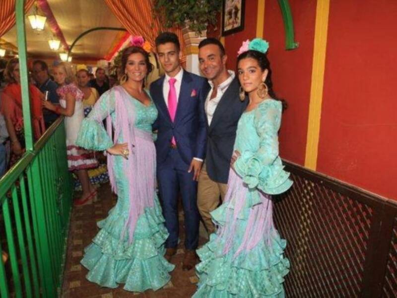 Numerosos personajes conocidos en Feria de Sevilla 2012