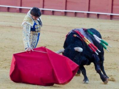 Numerosos personajes conocidos en Feria de Sevilla 2012