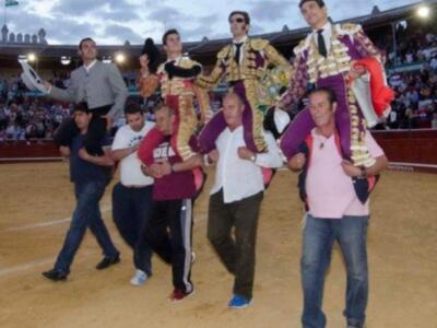 Padilla triunfa y pone banderillas con parche de diseño en un ojo