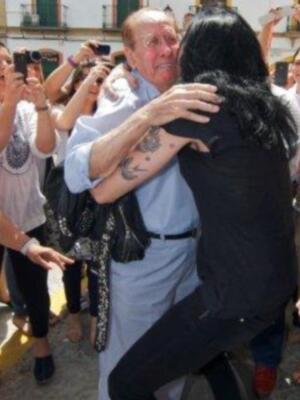 El cantante y periodista Mario Vaquerizo "pregonó" la Feria de Lora del Río en la noche del miércoles 30 de mayo