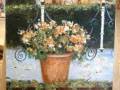 Pintura al óleo de flores en maceta con detalles arquitectónicos en el fondo.