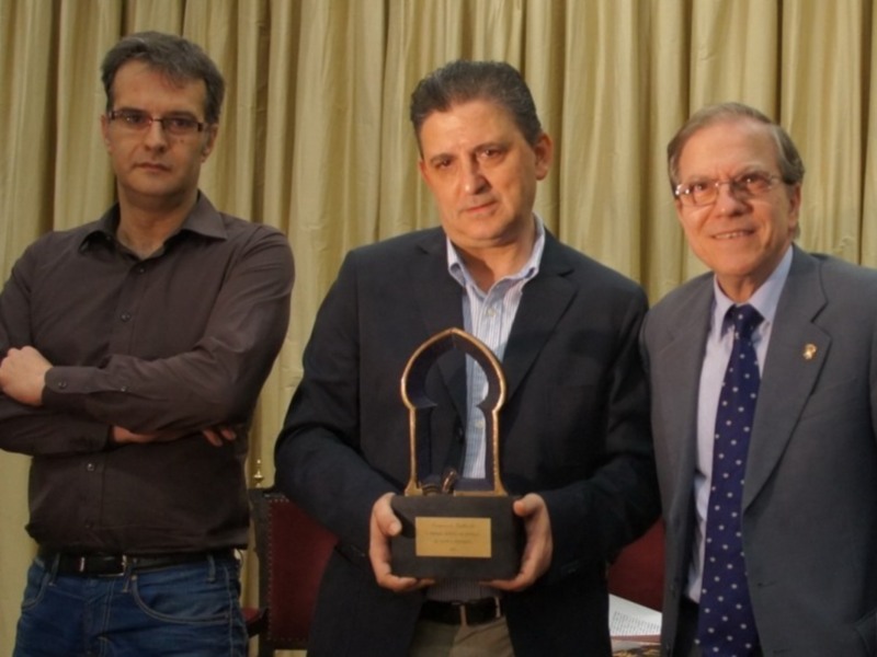 Francisco Gallardo: "Quise hacer una novela de mujeres" en El Correo Gallego