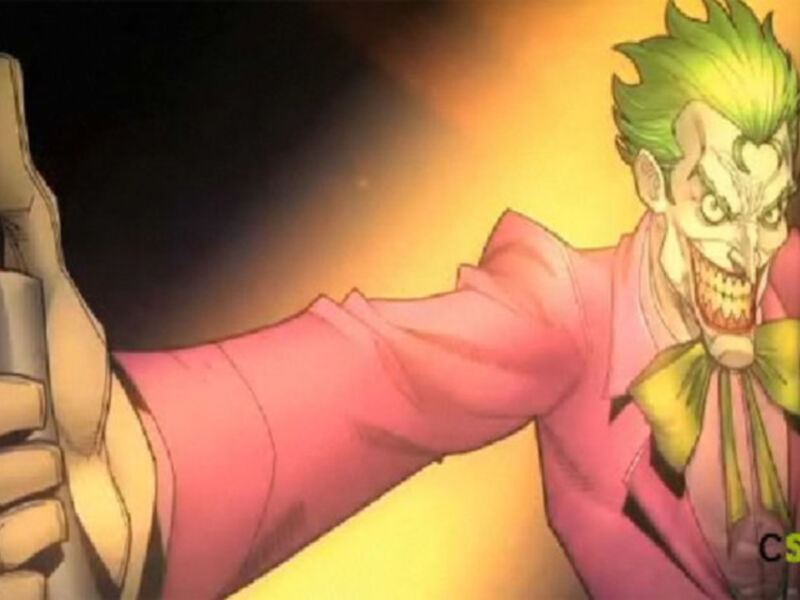 El Joker, con su característico traje rosa y bigote verde, sostiene un arma en una escena de acción intensa.
