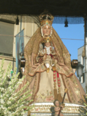 La Virgen de los Reyes lucirá el manto salmón en la procesión agosteña.
