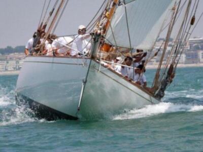 Piere Casiragui, tercer hijo de la Princesa Carolina de Mónaco y miembro de la Tripulación del Tuiga, en "la Semana Clásica de Puerto Sherry"