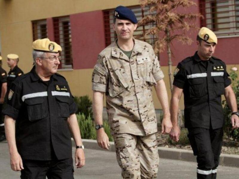 El príncipe Felipe en la base de Morón en una exhibición operativa de la UME