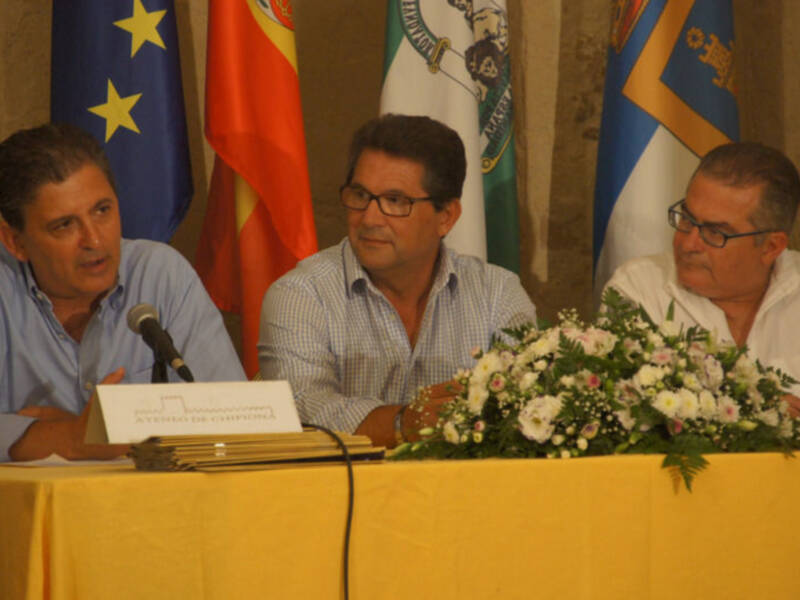Presentacion segunda edicion libro La Ultima noche de Francisco Gallardo , premio ateneo 2012 de novela en Chipiona VIDEO