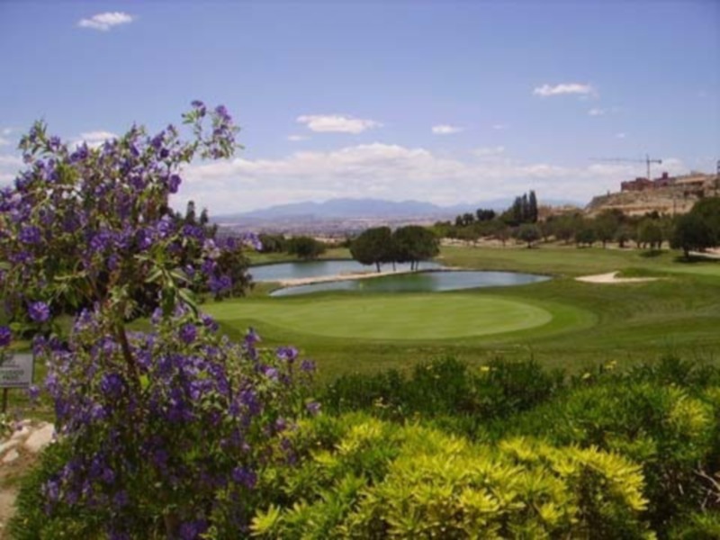 Los campos de golf como cortafuegos.