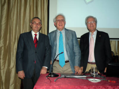Sevilla.La ingeniería, una fecunda armonía entre habilidad y conocimiento a cardo de Javier Aracil Santonja.