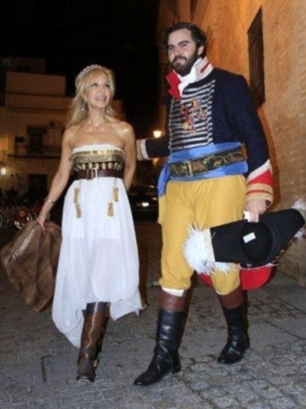 Luis Alfonso de Borbón y su esposa Margarita Vargas, padrinos de la magnifica fiesta de la revista Escaparate en Sevilla
