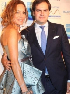 Luis Alfonso de Borbón y su esposa Margarita Vargas, padrinos de la magnifica fiesta de la revista Escaparate en Sevilla