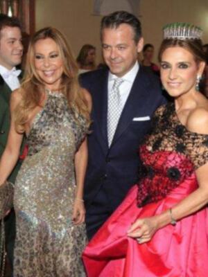 Luis Alfonso de Borbón y su esposa padrinos de la magnifica fiesta aniversario de la revista Escaparate en Sevilla